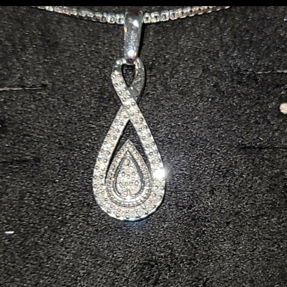 ❌SOLD❌  1/10CT DIAMOND PENDANT & CHAIN